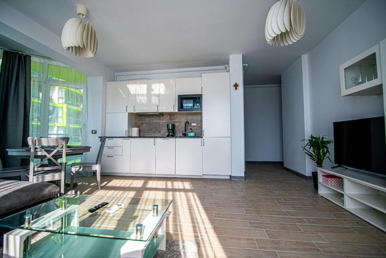 Apartament Katrina - Alezzi Beach - Sea View Năvodari Buitenkant foto