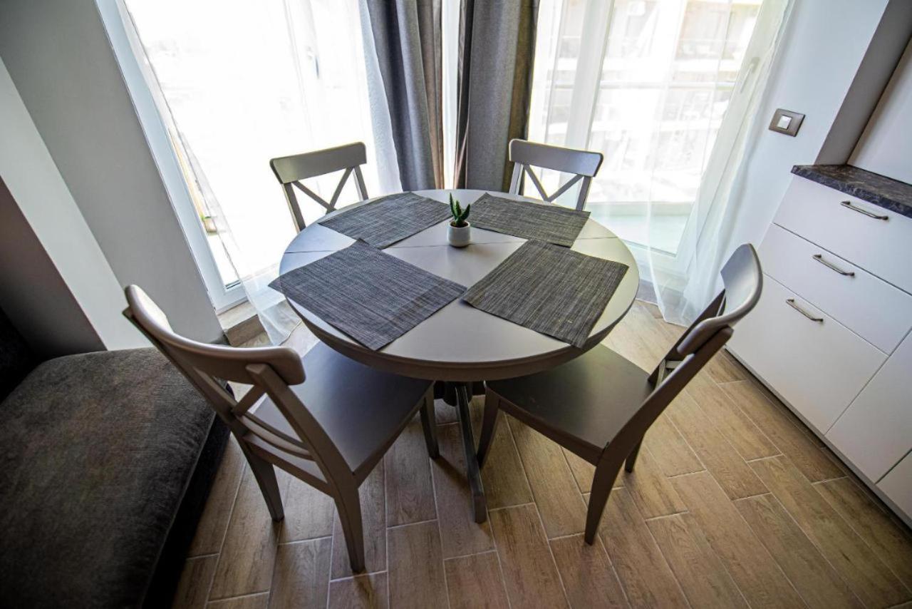Apartament Katrina - Alezzi Beach - Sea View Năvodari Buitenkant foto